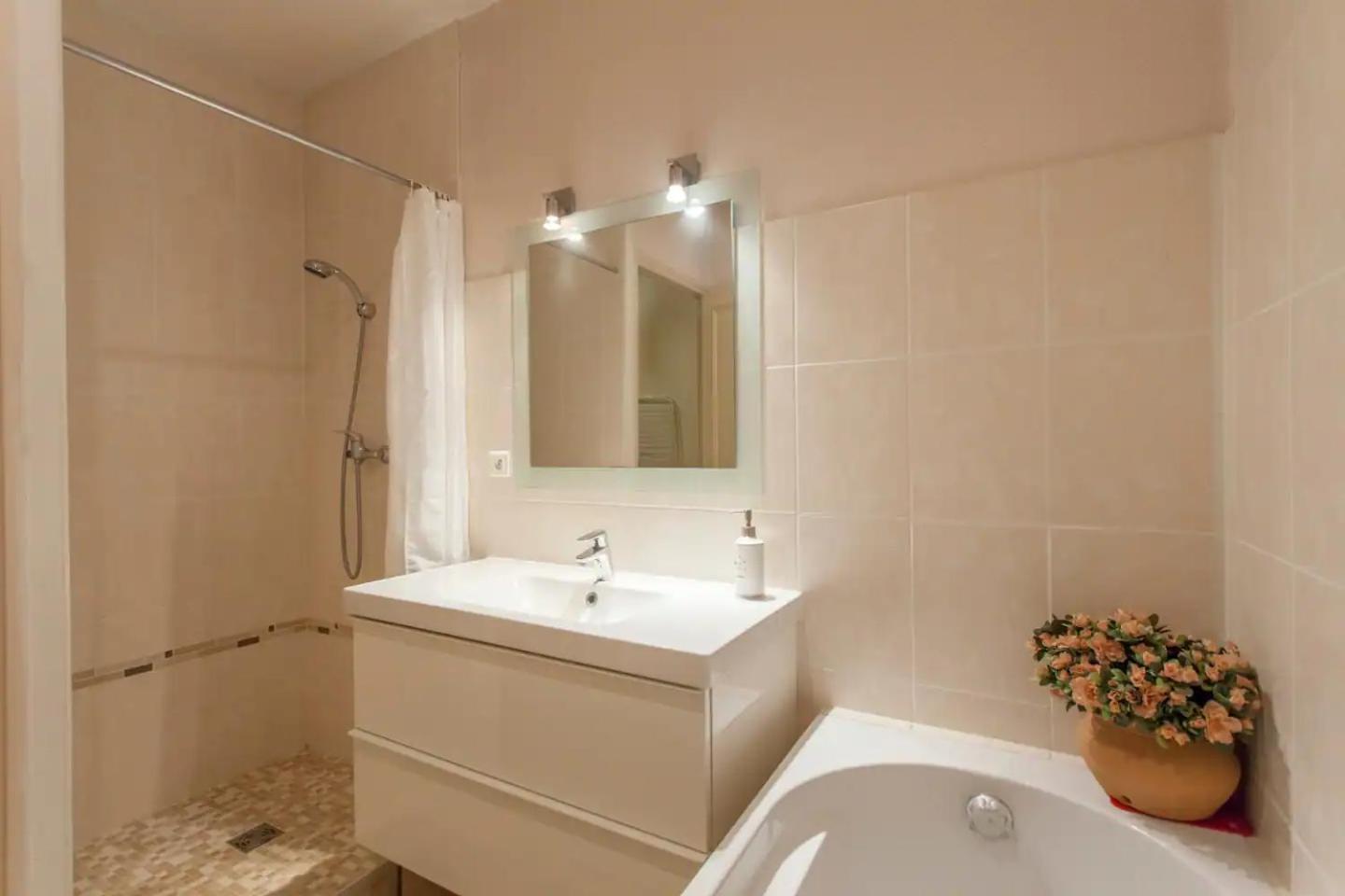 Chambre Privee En Hyper-Centre De เกรอน็อบล์ ภายนอก รูปภาพ